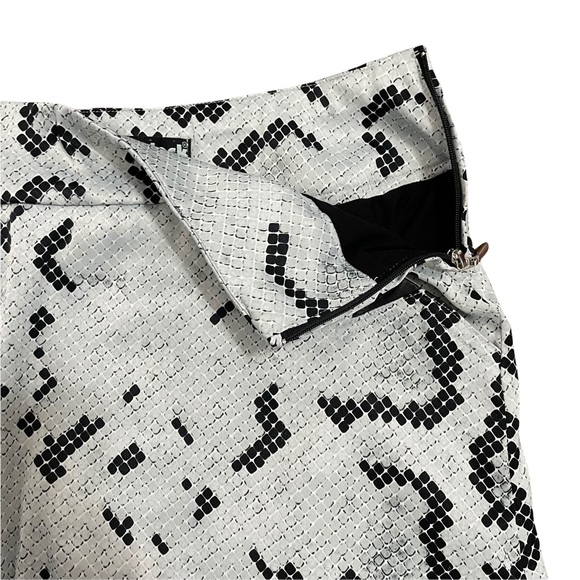 Jamie Sadock Golf Skirt Skort Snakeskin Print Black Grey Sz 4 - Picture 6 of 8